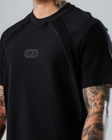Camiseta Regular Acanelada Negra