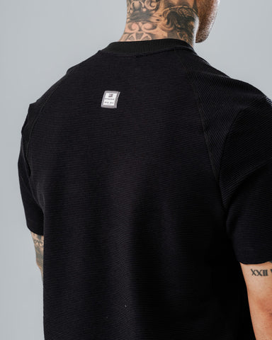 Camiseta Regular Acanelada Negra