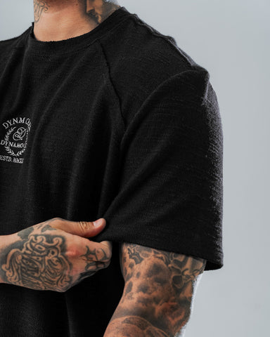 Camiseta Regular Negro con Bordado