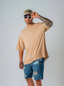 Camiseta oversize hombre básica color arena