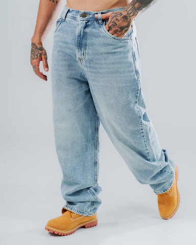 Total Look - Street Graphic + Essential Denim